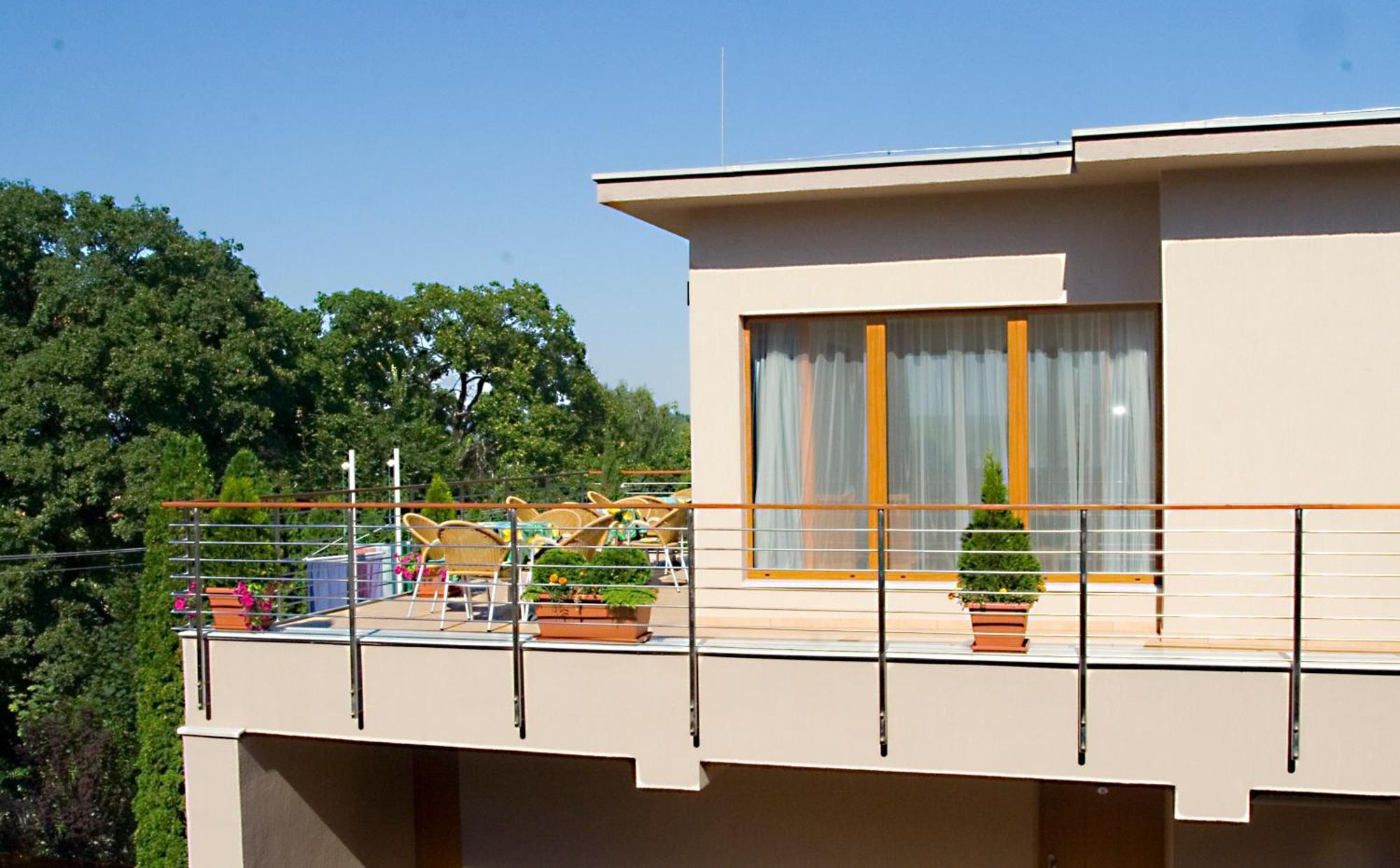 Hotel Villa Pax Balatonalmádi Exterior foto