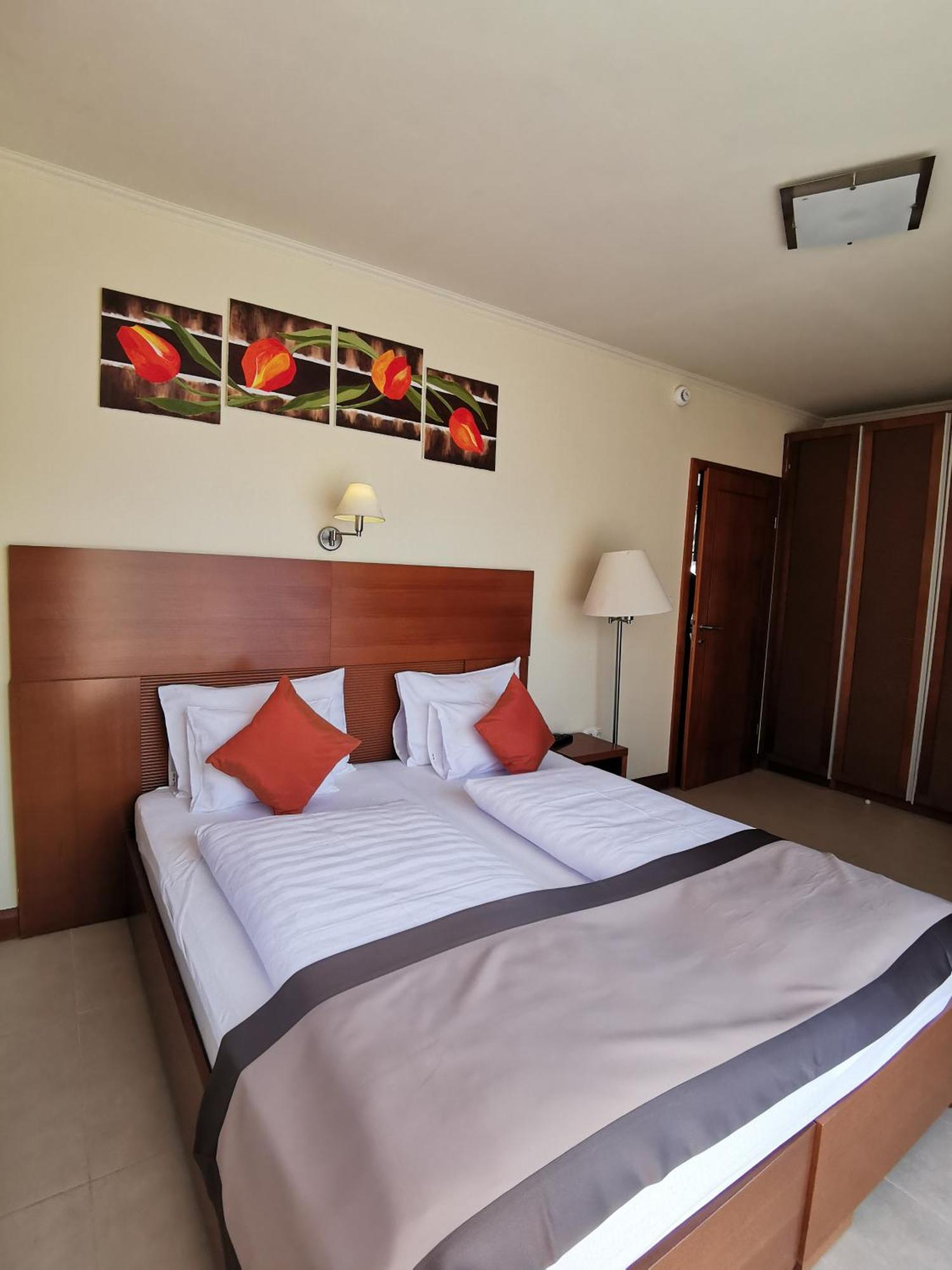 Hotel Villa Pax Balatonalmádi Zimmer foto