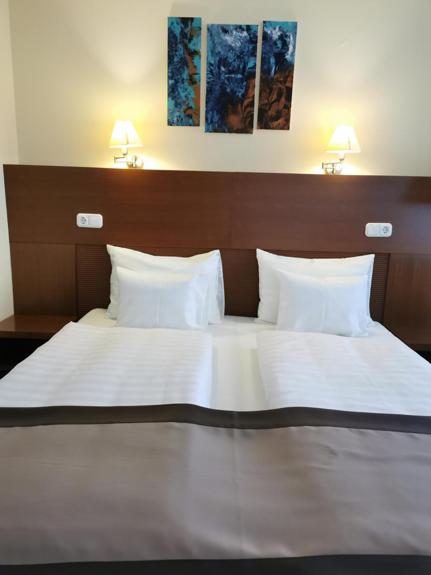 Hotel Villa Pax Balatonalmádi Zimmer foto