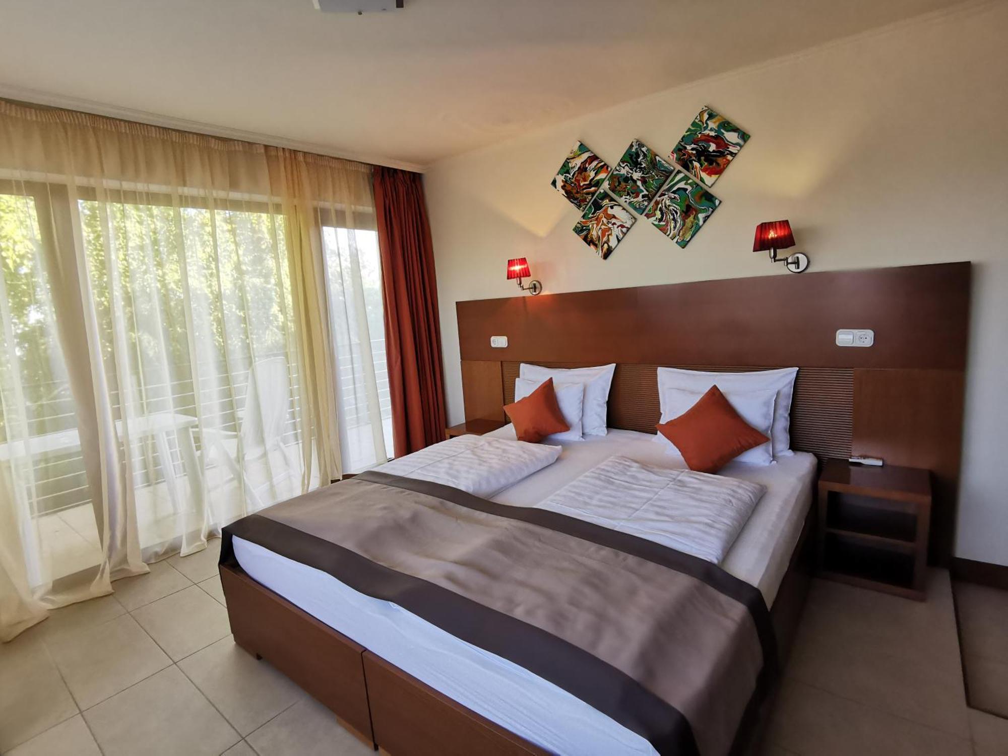 Hotel Villa Pax Balatonalmádi Zimmer foto
