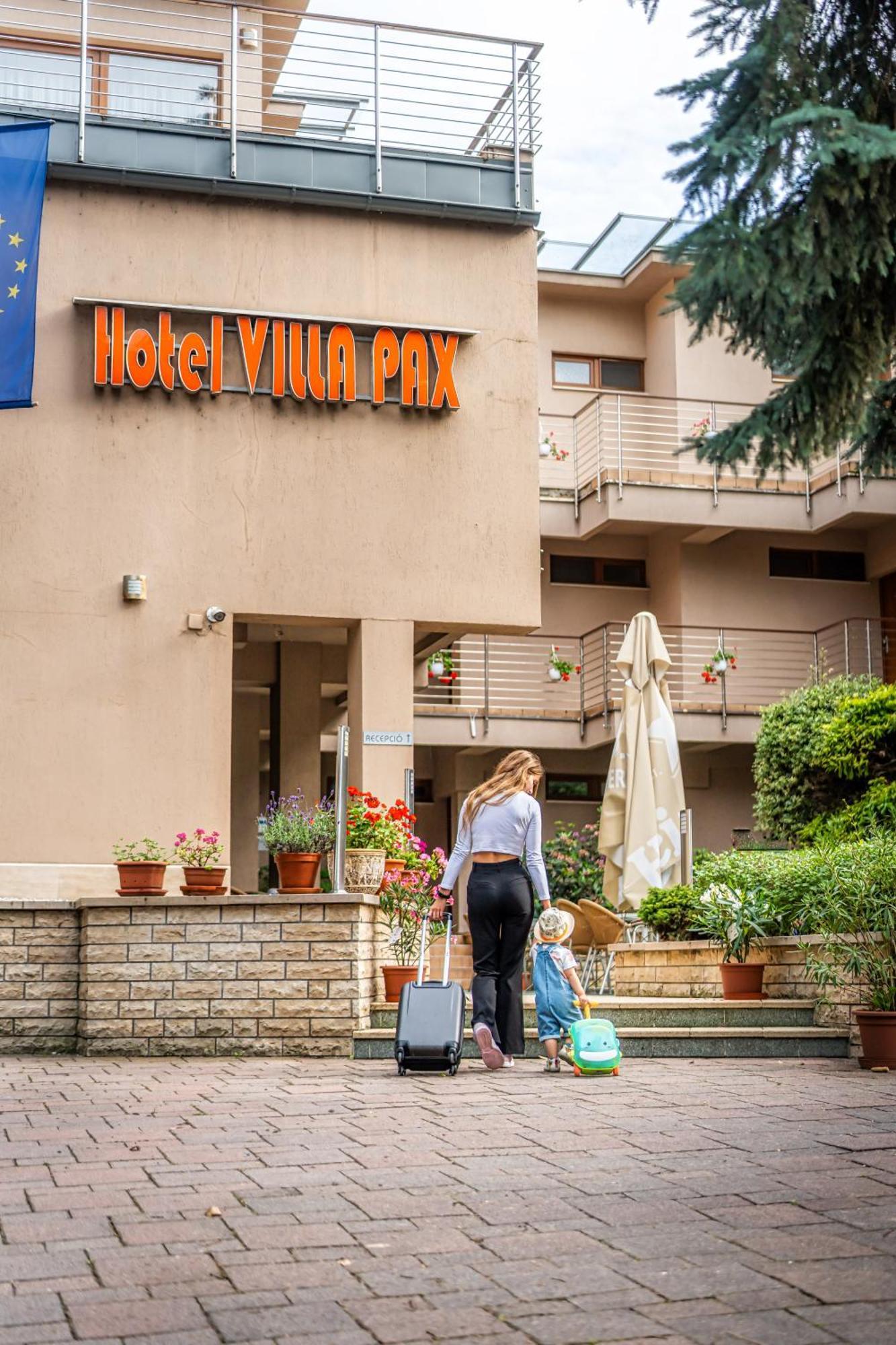 Hotel Villa Pax Balatonalmádi Exterior foto