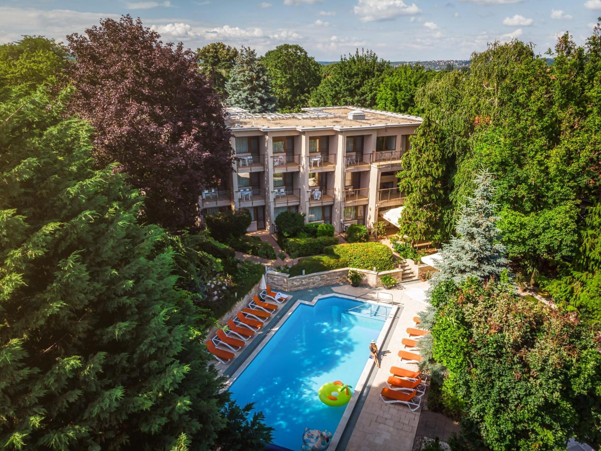 Hotel Villa Pax Balatonalmádi Exterior foto